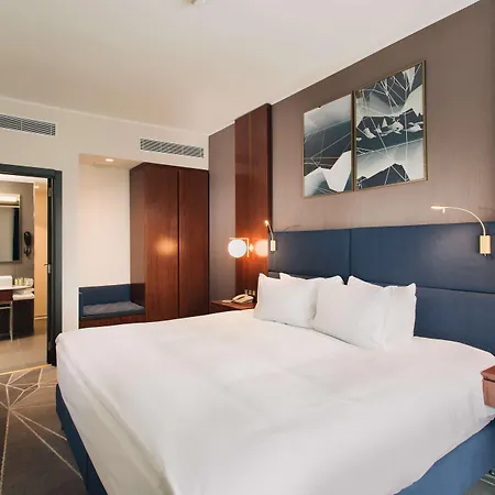 Hotel Plaza 5*