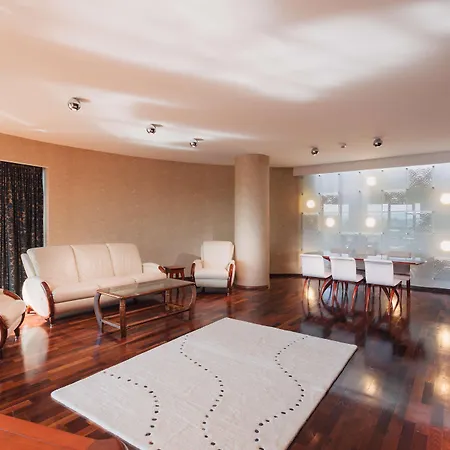 Plaza Hotel 5*